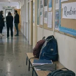 Collège Yvonne Le Tac, rentrée 2026 dans un couloir de collège