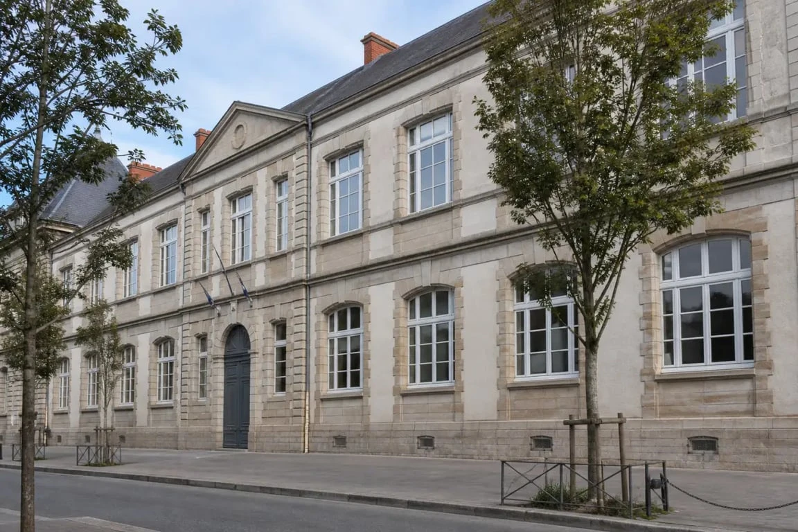 Lycée gabriel guist'hau à Nantes, façade d’un lycée public historique
