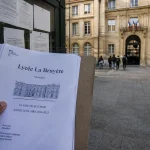 Lycée La Bruyère : élèves et dossier près de l’établissement